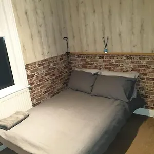 Apartment Spacious Bedroom With Private Bathroom., Abbey Wood