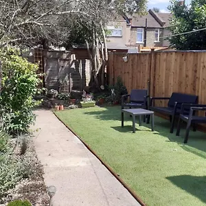 Holiday home 2br Edwardian House In Greenwich, Abbey Wood